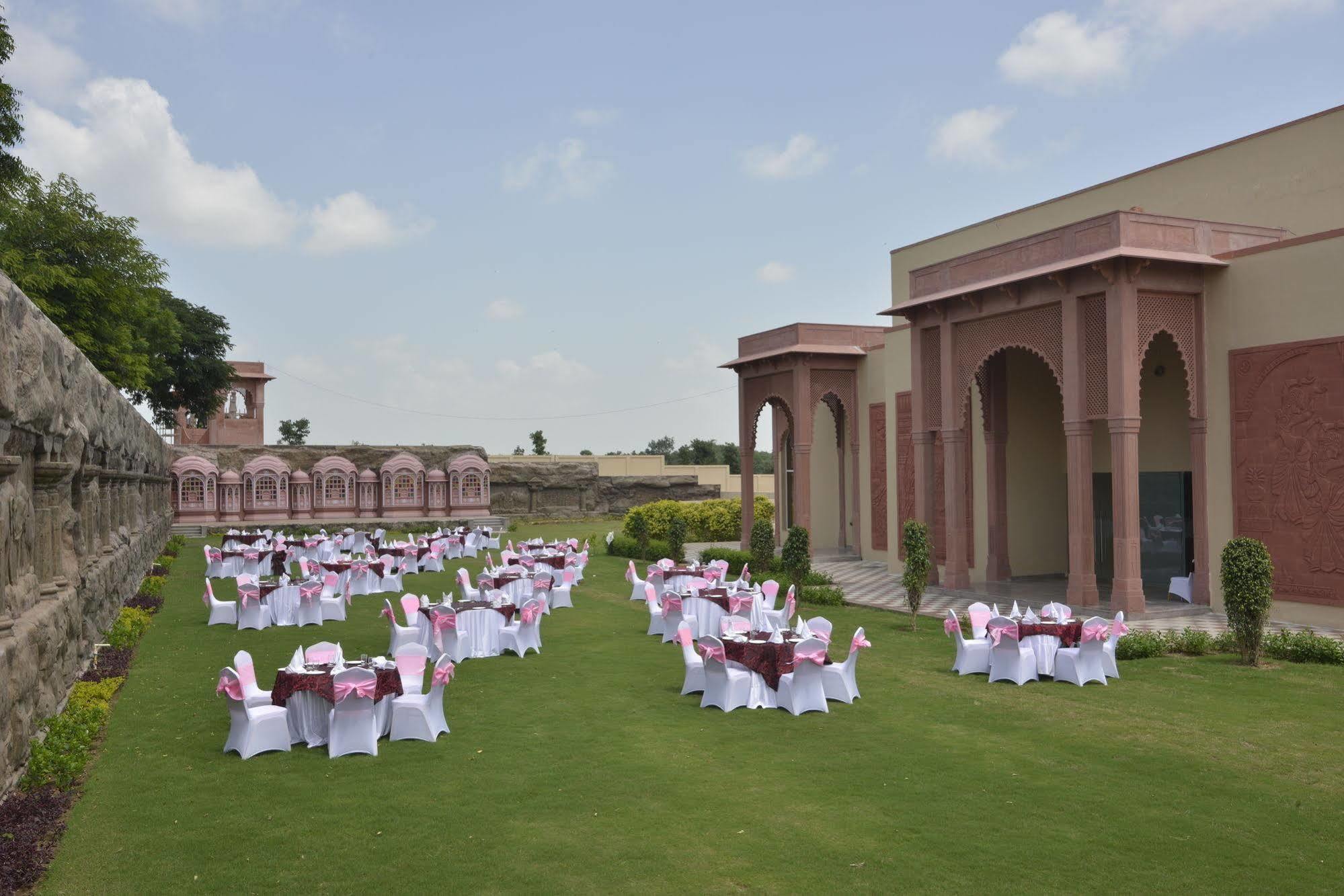 Orchha Palace And Convention Centre Dış mekan fotoğraf